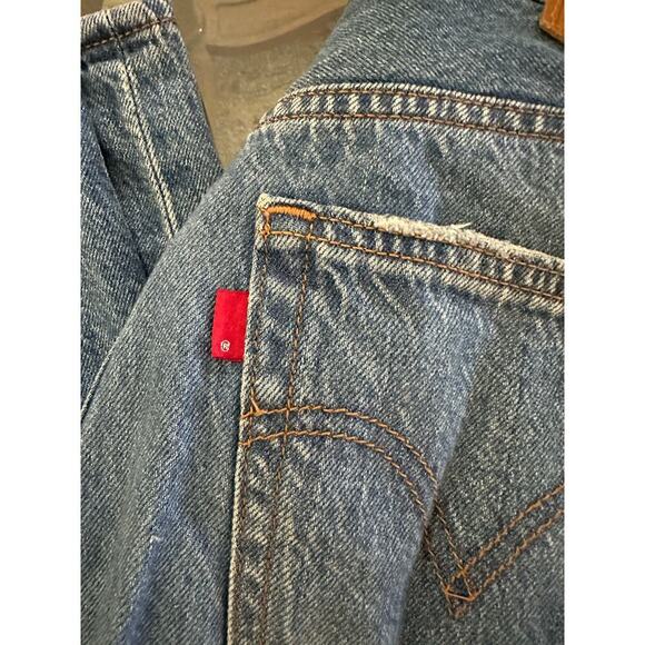 Levi's Women's Blue premium denim Button Fly Ribcage Straight Ankle Jean Size 27 - Picture 3 of 9